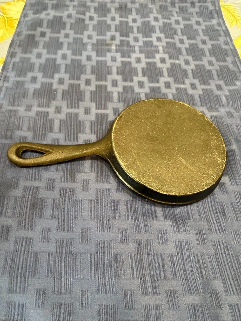 Cast Iron Skillet Pan in Black - Durable Home Kitchen Frying Pan